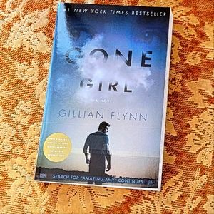 GILLIAN FLYNN - Gone Girl Paperback
